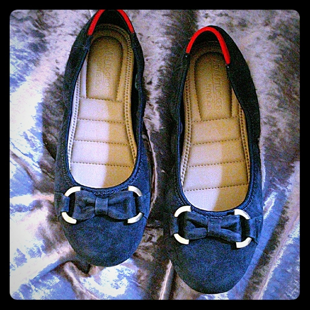 Size  7 Me Too navy blue suede flats